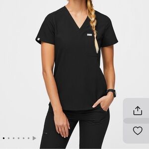 Figs | Women’s Black Catarina One Pocket Scrub Top | XS Regular